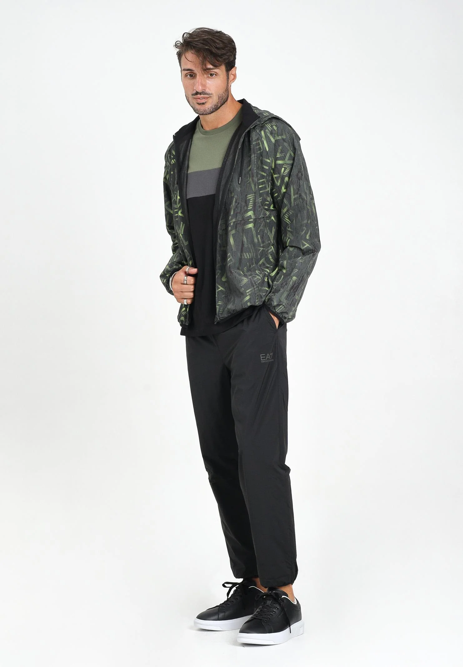 Emporio Armani EA7 Kişilər üçün Loqolu gödəkçə ilə idman kostyumu