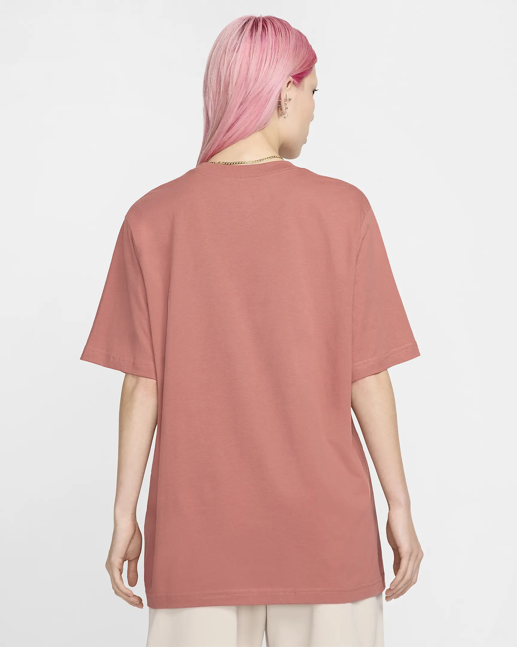 NIKE SPORTSWEAR ESSENTIAL
WOMEN'S T-SHIRT