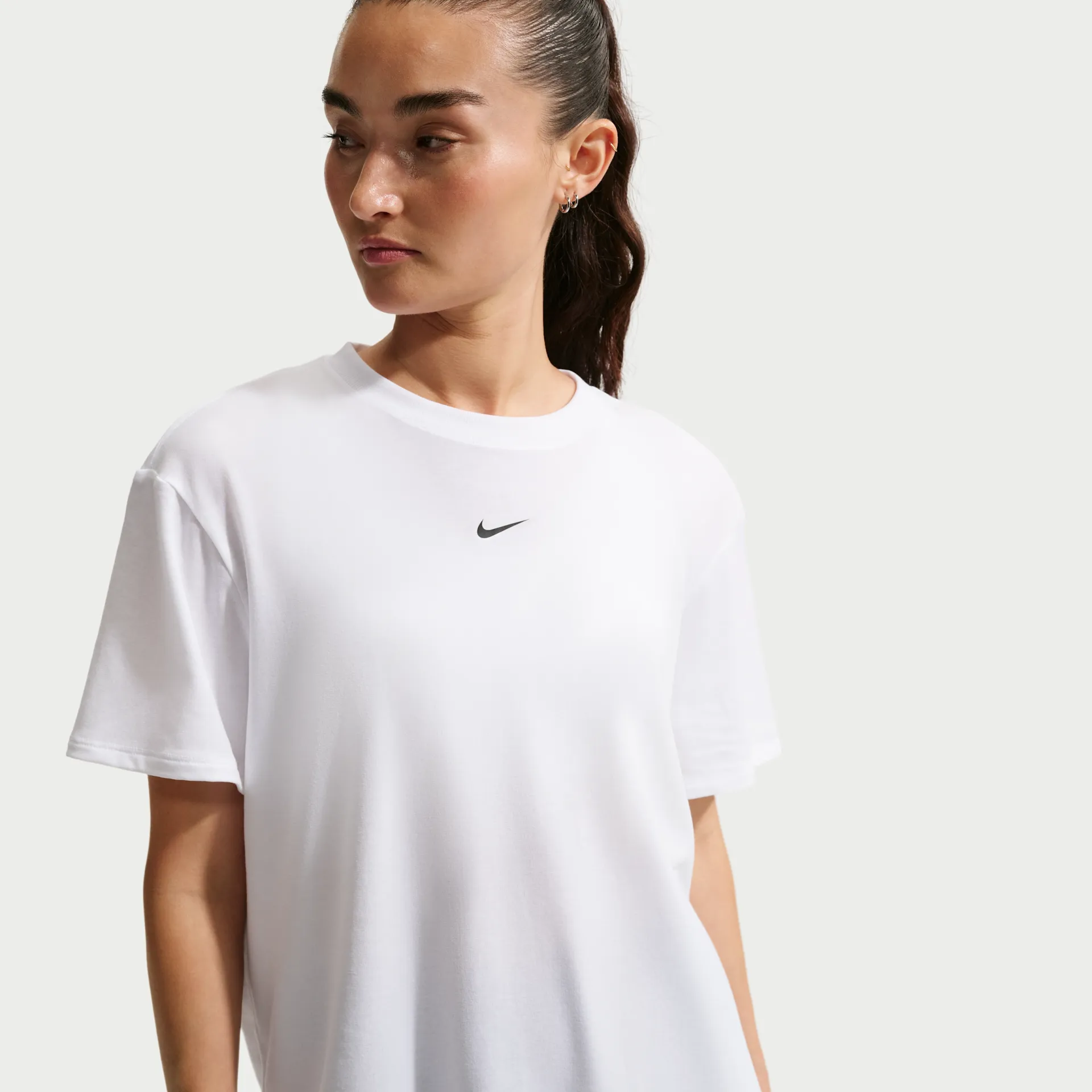 Nike One Relaxed Dri-FIT Qadınlar üçün qısaqol köynək