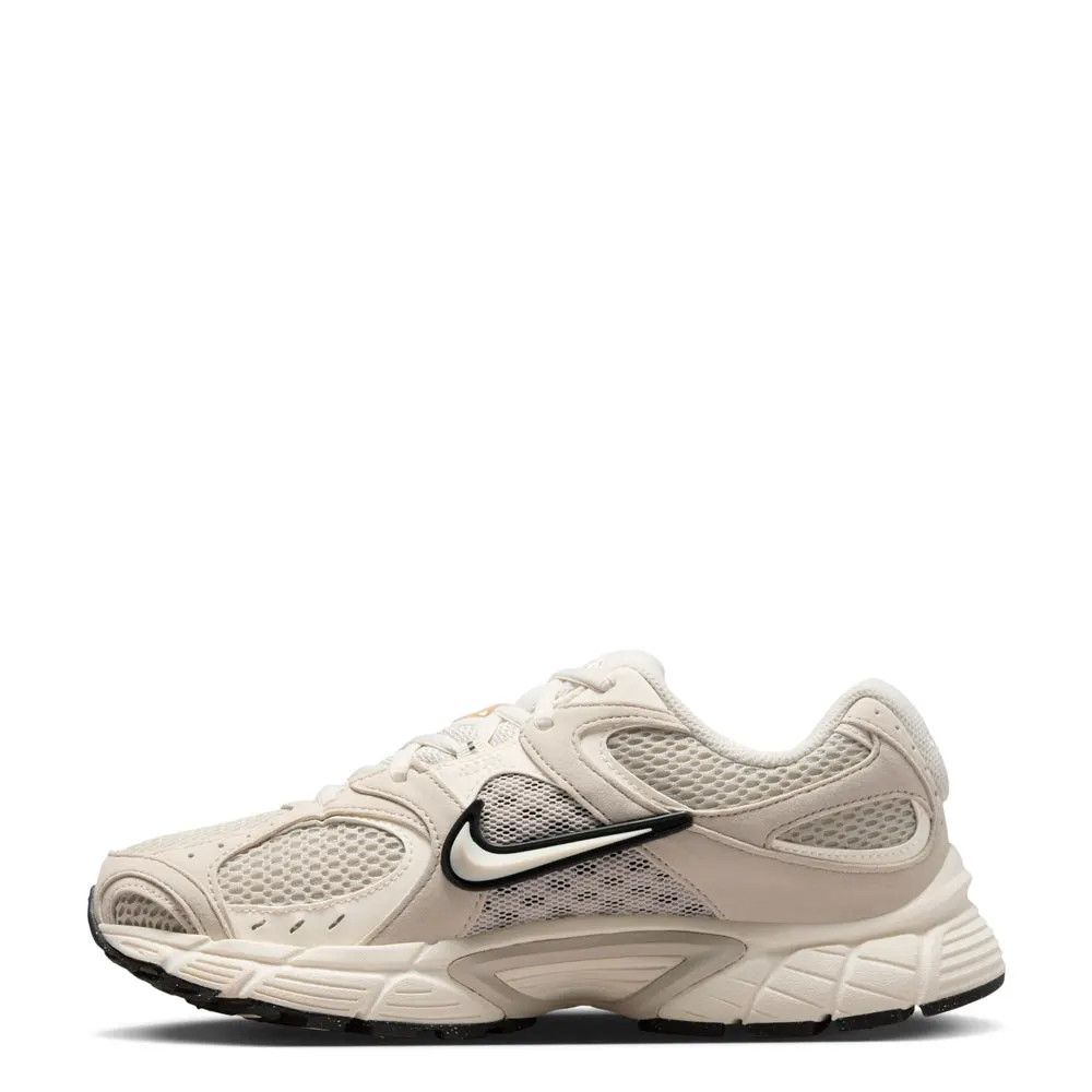 NIKE W V5 RUNNER Sneakers Women