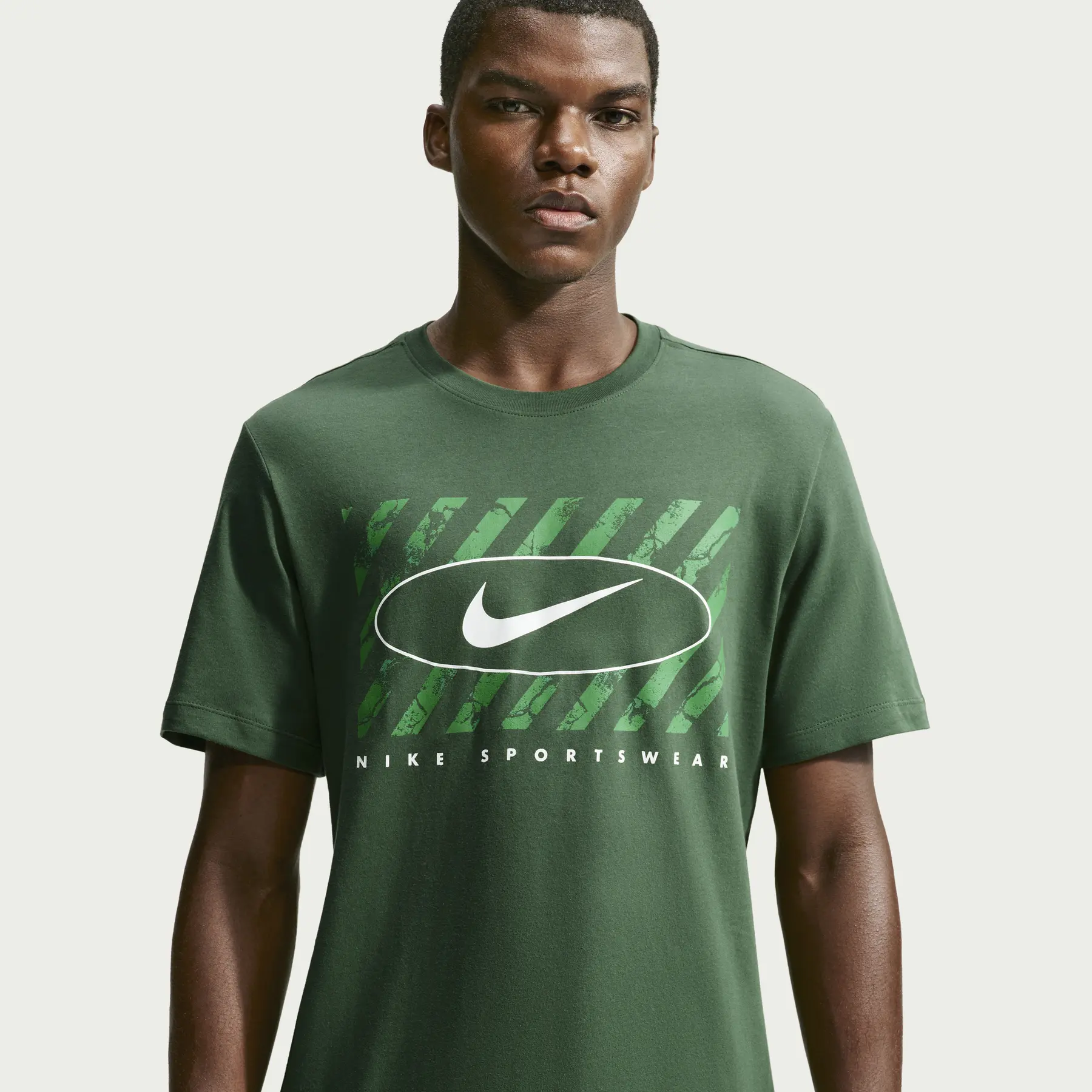 Nike Sportswear Club Swoosh Kişilər üçün qısaqol köynək